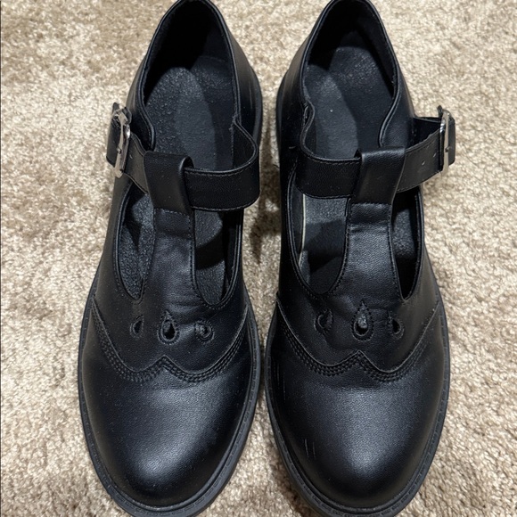 Black Mary Jane Style Shoes - Picture 2 of 6